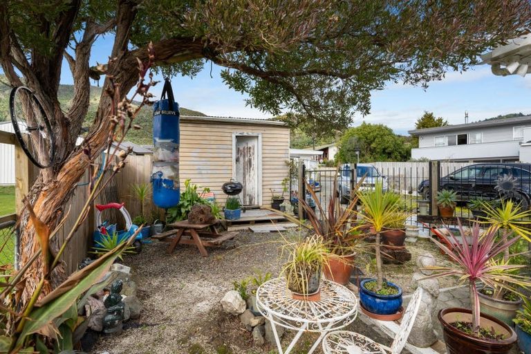 Photo of property in 25a Moana View Road, Waikawa, Picton, 7220