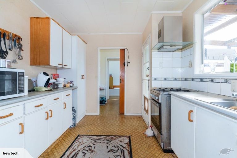 Photo of property in 8 Hewlett Road, Massey, Auckland, 0614