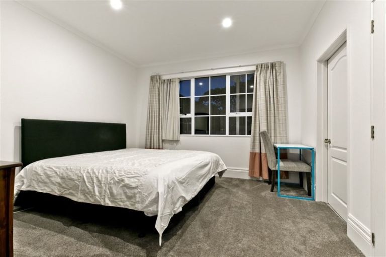 Photo of property in 18 Mansion Court, West Harbour, Auckland, 0618