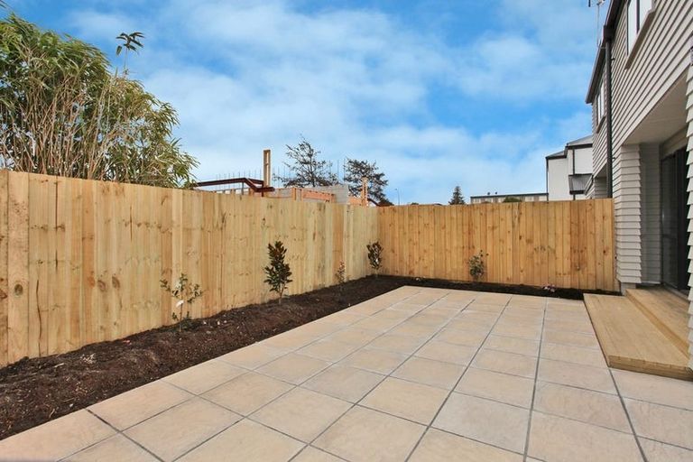 Photo of property in 4/60 Charles Street, Waltham, Christchurch, 8011