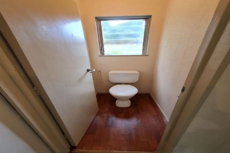 Photo of property in 16 De Val Drive, Titirangi, Auckland, 0604