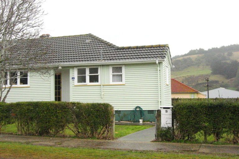 Photo of property in 5 Freyberg Avenue, Sawyers Bay, Port Chalmers, 9023