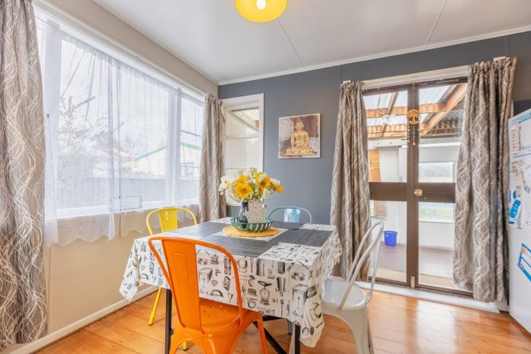 Photo of property in 6 Churchill Street, Waipukurau, 4200