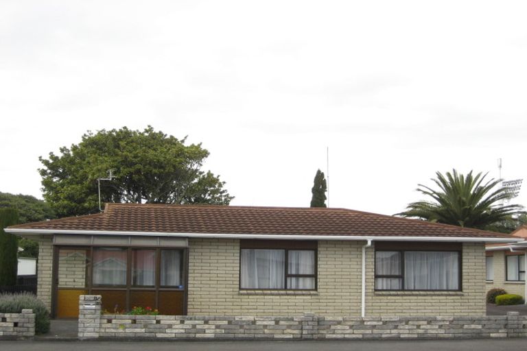 Photo of property in 1/2 Tukapa Street, Westown, New Plymouth, 4310