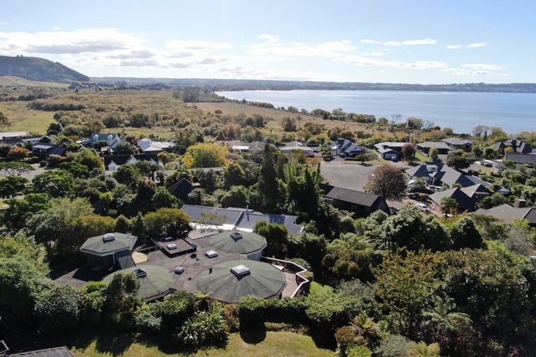 Photo of property in 11 Aquarius Drive, Kawaha Point, Rotorua, 3010