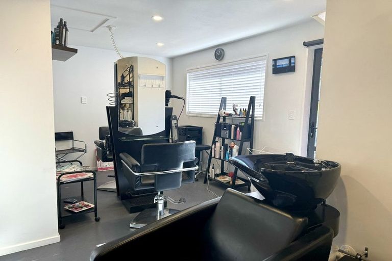 Photo of property in 1 Lowe Place, Rangiora, 7400