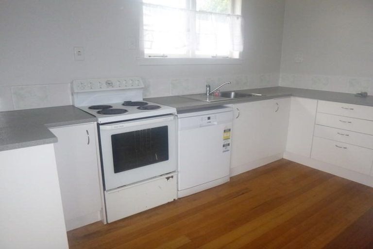 Photo of property in 28 Forest Hill Road, Henderson, Auckland, 0612
