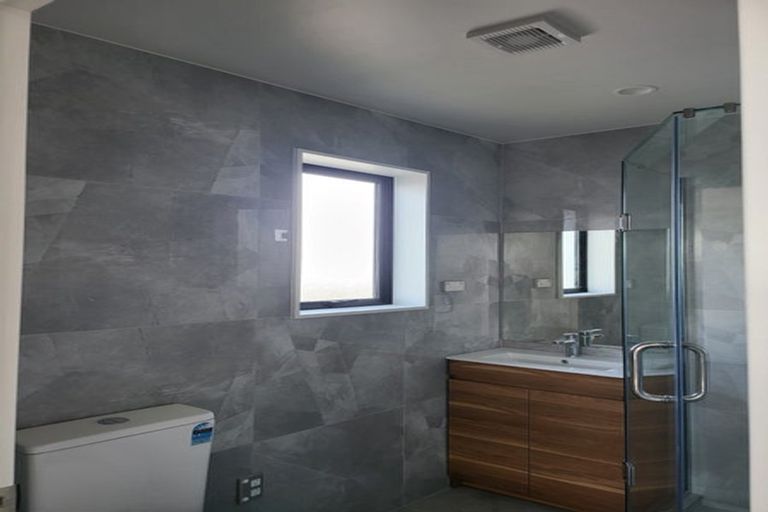 Photo of property in 29 Raleigh Road, Northcote, Auckland, 0627