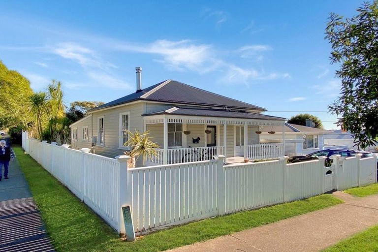 Photo of property in 209 Victoria Road, Devonport, Auckland, 0624