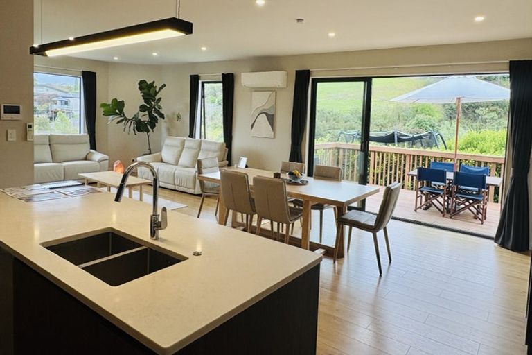 Photo of property in 11 Kahu Close, Orewa, 0931