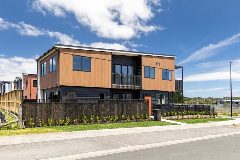 Photo of property in 25 Kapia Road, Westgate, Auckland, 0614