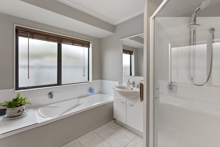 Photo of property in 15 Percy Kinsman Crescent, Riverstone Terraces, Upper Hutt, 5018
