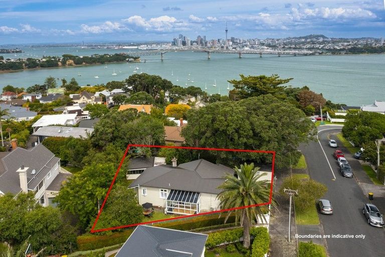 Photo of property in 10 Bridge View Road, Birkenhead, Auckland, 0626