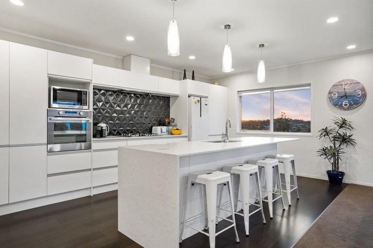 Photo of property in 4 Melandra Road, Stanmore Bay, Whangaparaoa, 0932