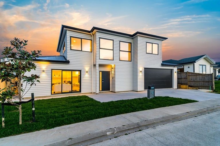 Photo of property in 4 Franheim Crescent, Orewa, 0931