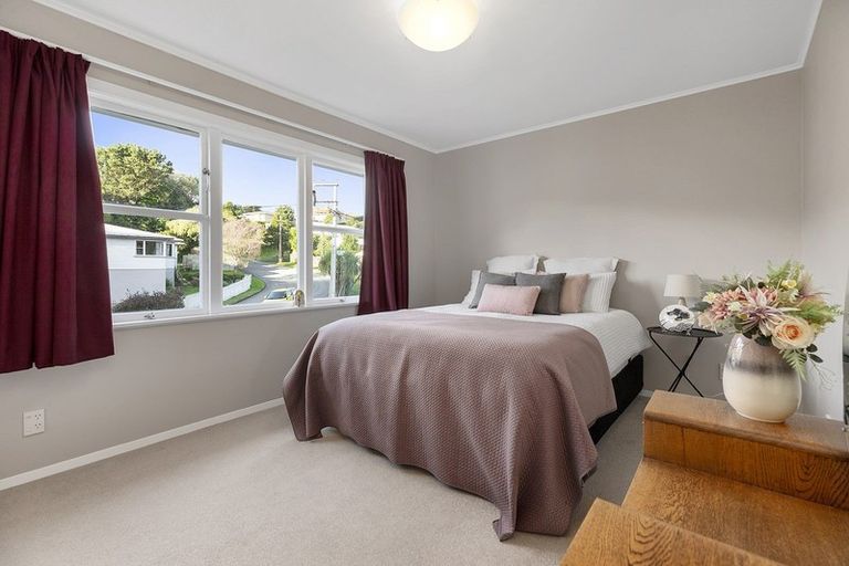 Photo of property in 49 Kiwi Crescent, Tawa, Wellington, 5028