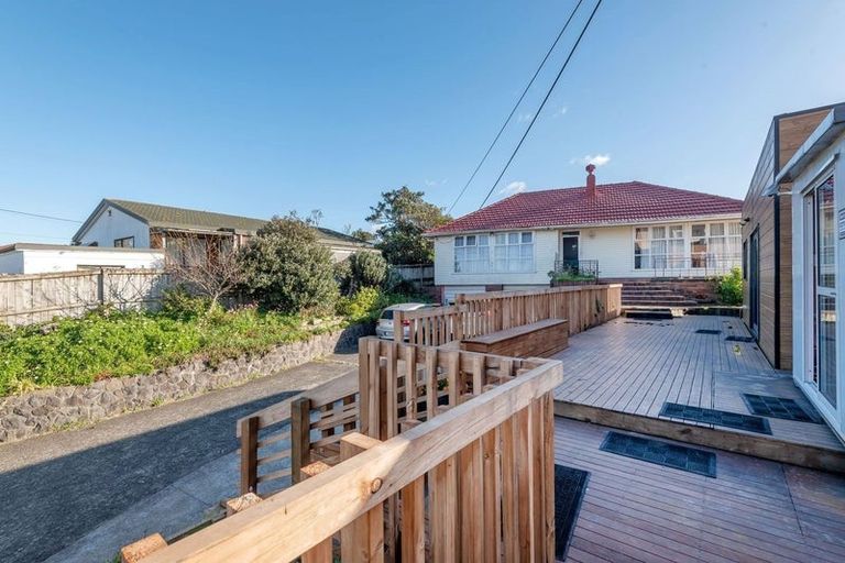 Photo of property in 1/174 Lake Road, Northcote, Auckland, 0627