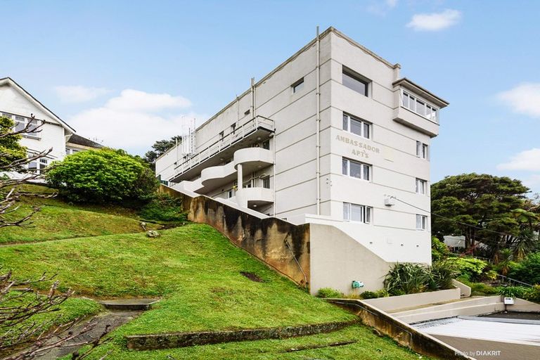 Photo of property in Ambassador Flats, 2/7 Maurice Terrace, Te Aro, Wellington, 6011