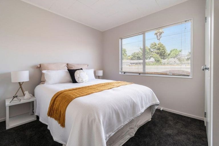 Photo of property in 25 Kervil Avenue, Te Atatu Peninsula, Auckland, 0610