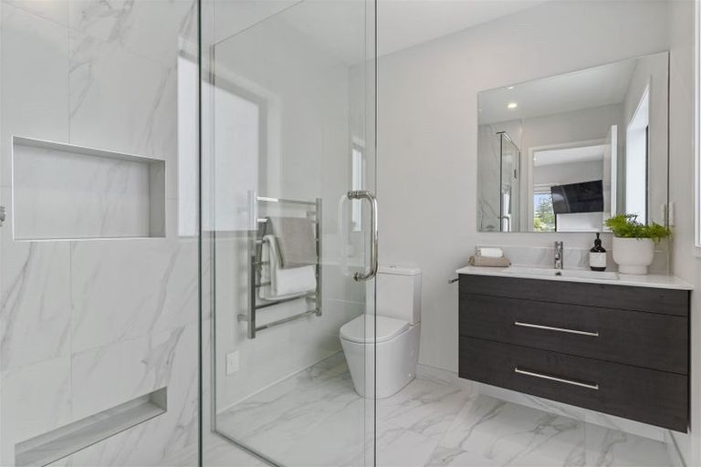 Photo of property in 63a Hellyers Street, Birkdale, Auckland, 0626