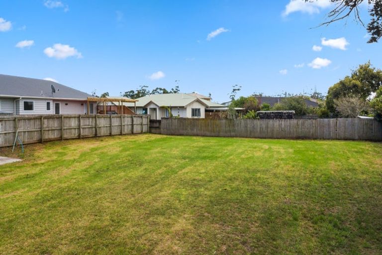 Photo of property in 14 Aitkenhead Court, Parakai, 0830