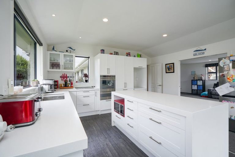 Photo of property in 64 Watt Road, Otatara, Invercargill, 9879