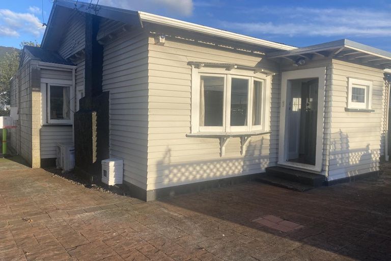 Photo of property in 296 Waiwhetu Road, Fairfield, Lower Hutt, 5011