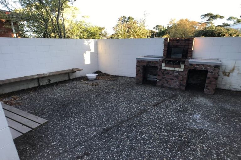 Photo of property in 22 Hartley Terrace, Massey, Auckland, 0614