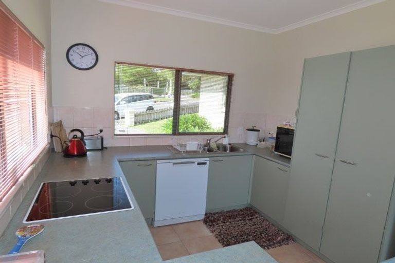 Photo of property in 6 Longview Rise, Massey, Auckland, 0614