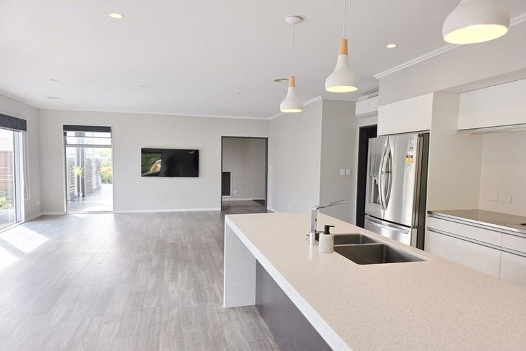 Photo of property in 49 San Priamo Place, Paraparaumu Beach, Paraparaumu, 5032