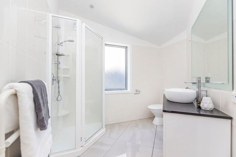 Photo of property in 9 Inverell Way, Seatoun, Wellington, 6022