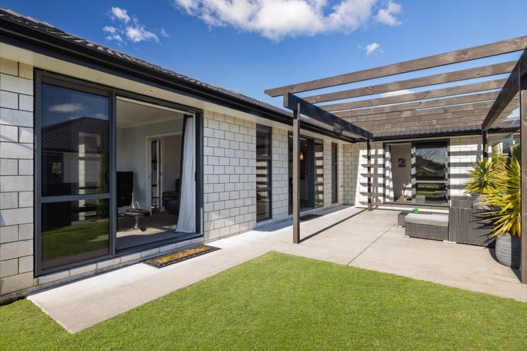 Photo of property in 19 Ballintoy Park Drive, Welcome Bay, Tauranga, 3175