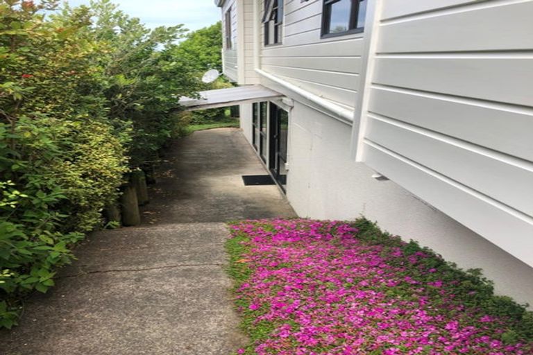 Photo of property in 32 Rosario Crescent, Red Beach, 0932