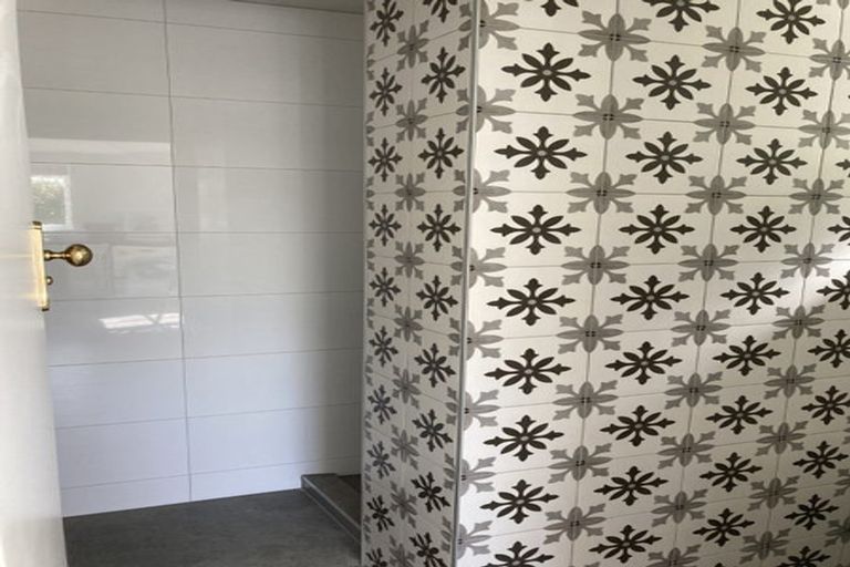 Photo of property in 339c Devon Street West, New Plymouth, 4310