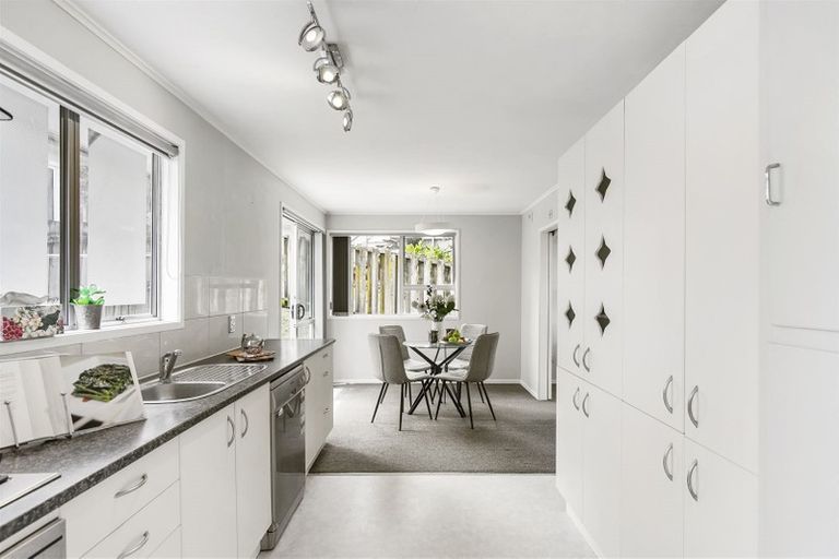 Photo of property in 21 Laurina Road, Sunnynook, Auckland, 0620