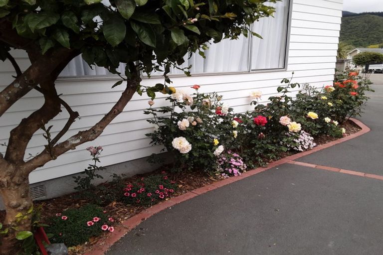 Photo of property in 10 Kukupa Grove, Heretaunga, Upper Hutt, 5018