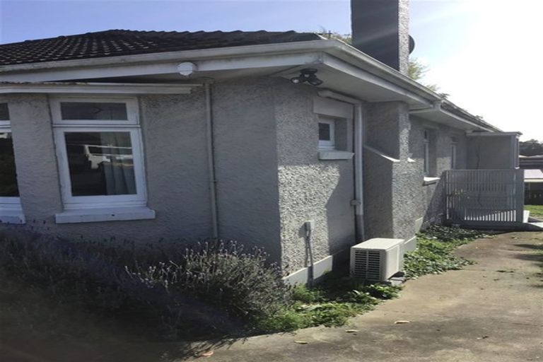 Photo of property in 3185 Great North Road, New Lynn, Auckland, 0600