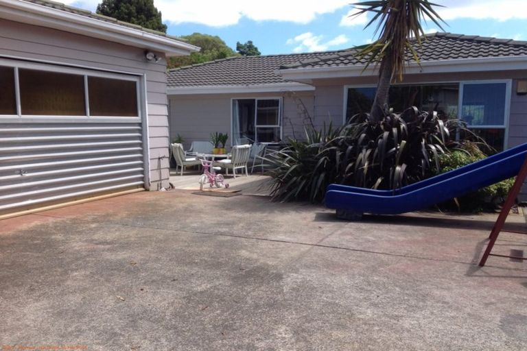 Photo of property in 12 Malmo Place, Massey, Auckland, 0614