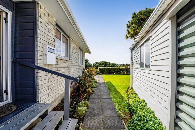Photo of property in 3 Ross Place, Blagdon, New Plymouth, 4310