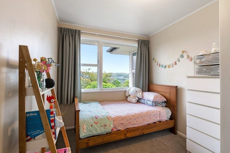 Photo of property in 19 Jane Grove, Paparangi, Wellington, 6037