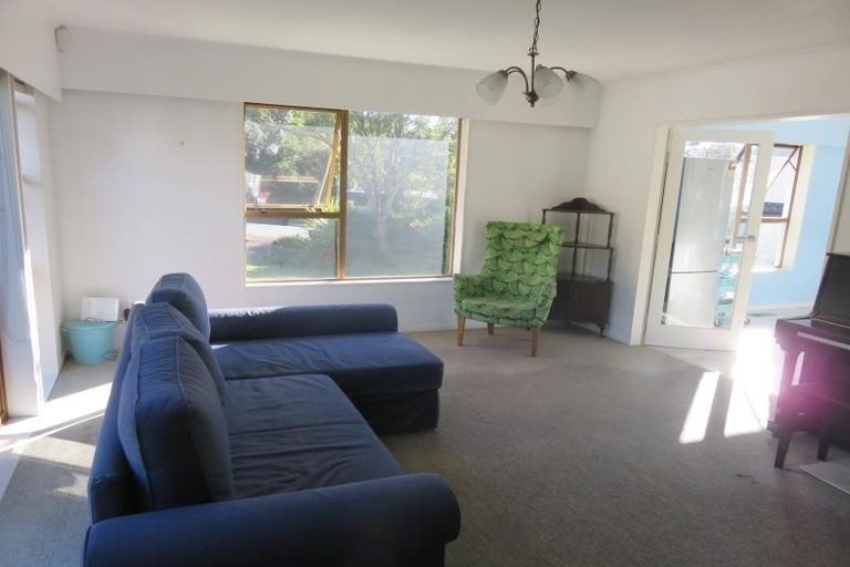 Photo of property in 102 Churton Drive, Churton Park, Wellington, 6037