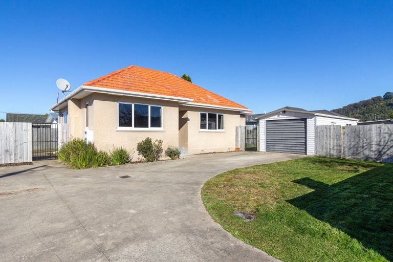 Photo of property in 11 Cochrane Street, Fairy Springs, Rotorua, 3015