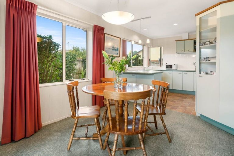 Photo of property in 16 Mcleod Place, Papamoa Beach, Papamoa, 3118