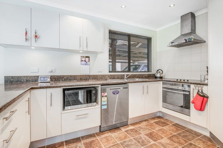 Photo of property in 42 Manuka Grove, Helensville, 0875