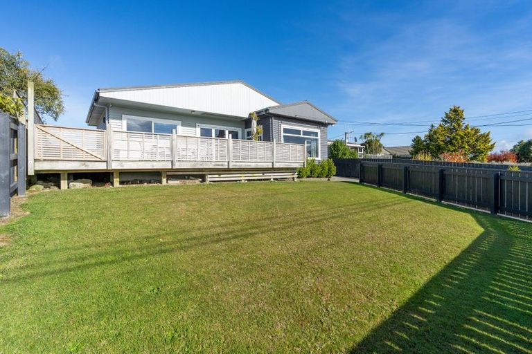 Photo of property in 73 Kawiu Road, Levin, 5510