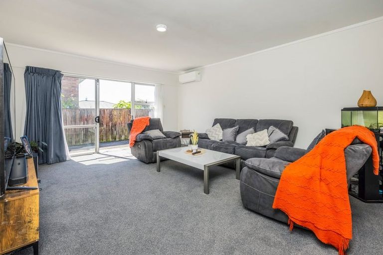 Photo of property in 2/11 Coates Road, Papatoetoe, Auckland, 2025