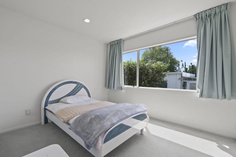 Photo of property in 17 Bevyn Street, Castor Bay, Auckland, 0620