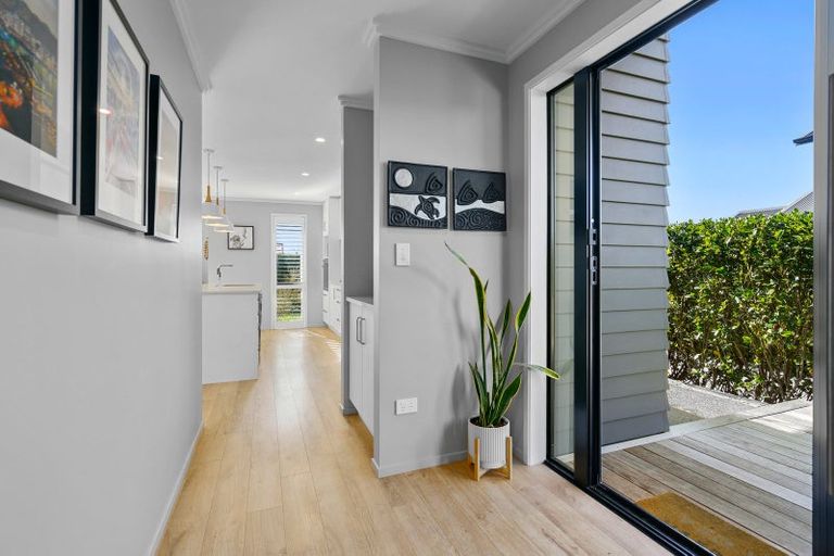 Photo of property in 33 Rose Leigh Drive, Cambridge, 3434