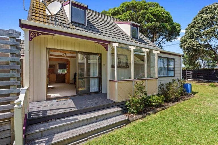 Photo of property in 18a Toi Street, Otaki Beach, Otaki, 5512