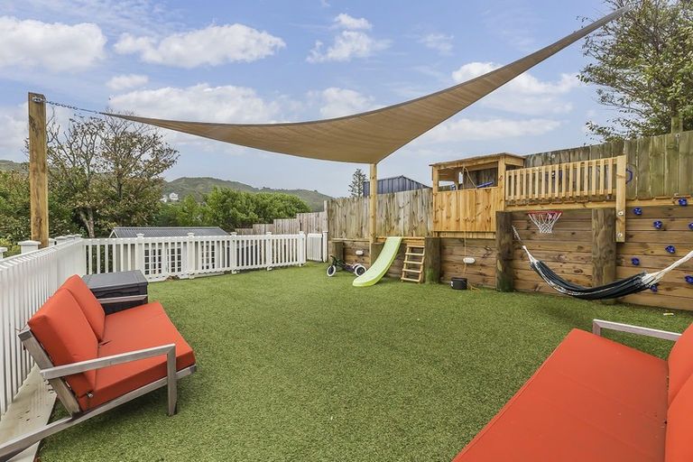 Photo of property in 90 Melbourne Road, Island Bay, Wellington, 6023